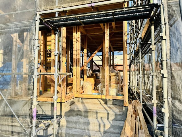 八王子市　泉町　新築一戸建て　２６期の玄関|～玄関は安心のWロックキーを採用～