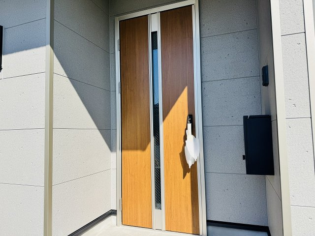 八王子市　泉町　新築一戸建て　２６期の玄関|～玄関は安心のWロックキーを採用～