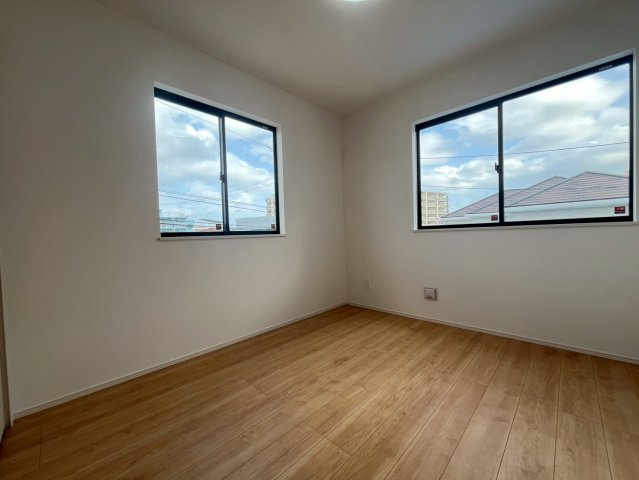 ハートフルタウン与那原町与那原　全4棟の洋室