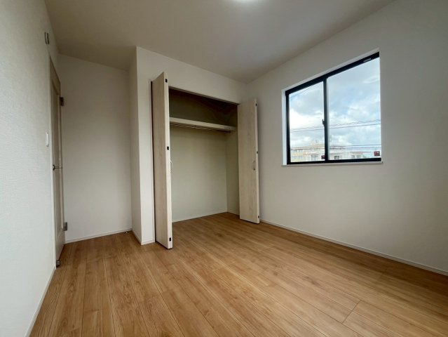 ハートフルタウン与那原町与那原　全4棟の洋室