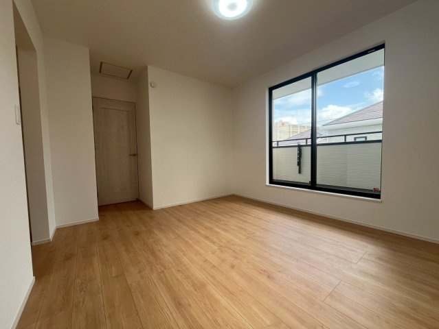 ハートフルタウン与那原町与那原　全4棟の洋室