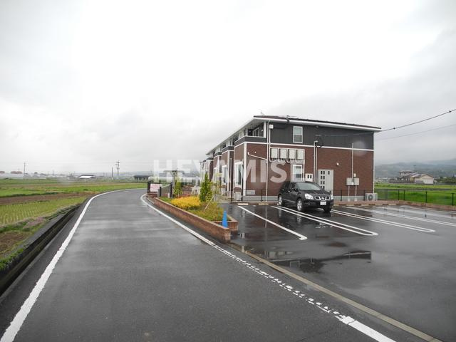 ルミエール高来の駐車場