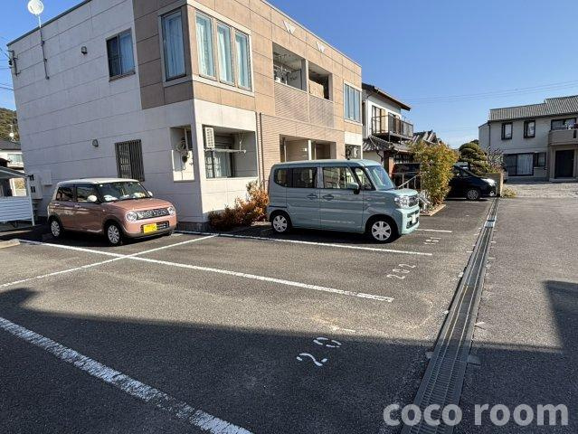 サニーコート中溝の駐車場