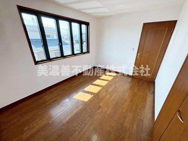 ６６６４２　本巣郡北方町北方中古戸建ての洋室