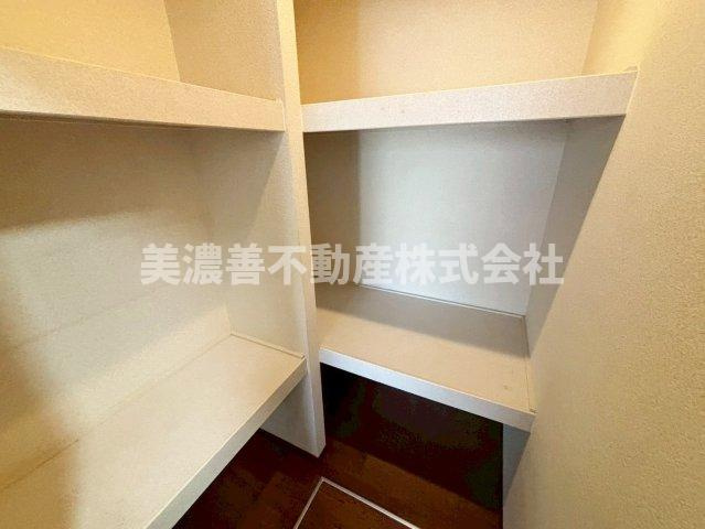 ６６６４２　本巣郡北方町北方中古戸建ての収納