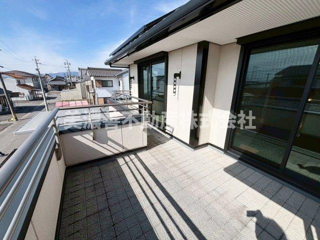 ６６６４２　本巣郡北方町北方中古戸建てのバルコニー