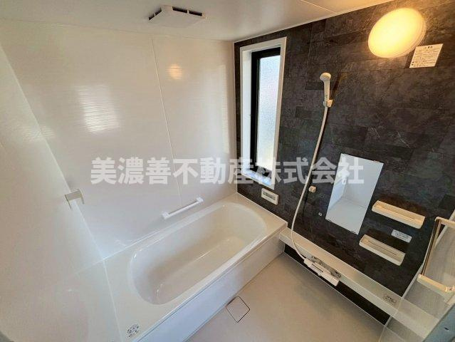 ６６６４２　本巣郡北方町北方中古戸建ての浴室
