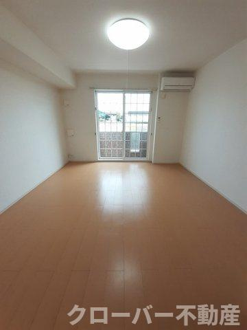 ヴィラ　エンゼル　Ⅲの居間・リビング