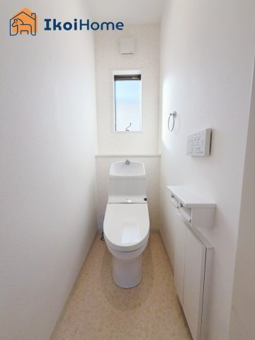 明石市大久保町松陰　中古戸建のトイレ|【ホームページに現地動画掲載中】●年中無休：当日予約可●1階・2階ウォッシュレット付のお手洗いです