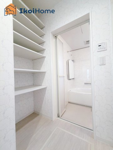 明石市大久保町松陰　中古戸建の収納|【ホームページに現地動画掲載中】●年中無休：当日予約可●洗面所には便利な収納棚がございます！