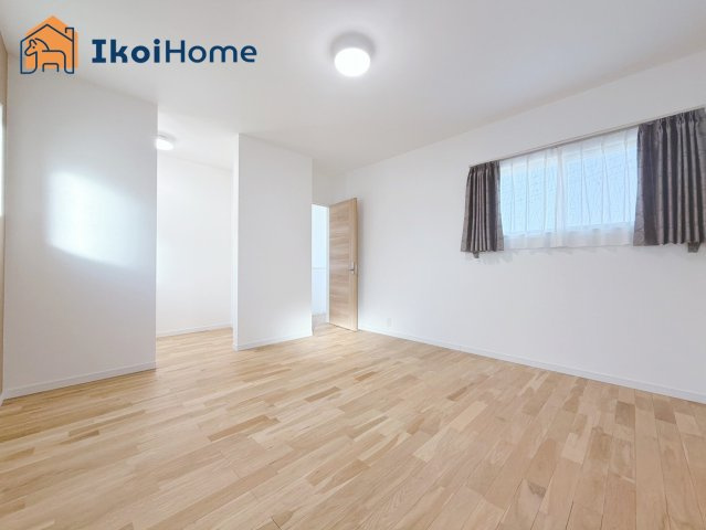 明石市大久保町松陰　中古戸建の子供部屋|【ホームページに現地動画掲載中】●年中無休：当日予約可●洋室にはウォークインクローゼットあり！
