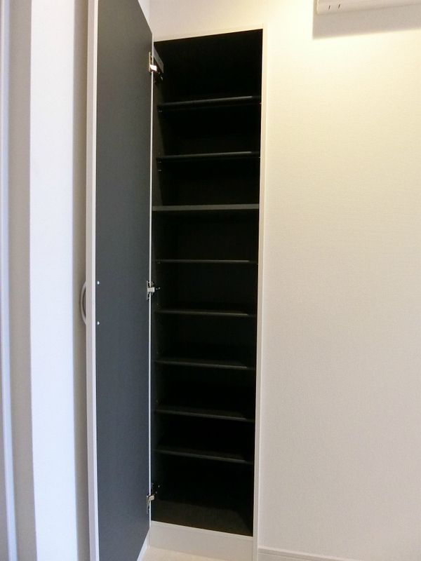 リブリ・エニシアの玄関