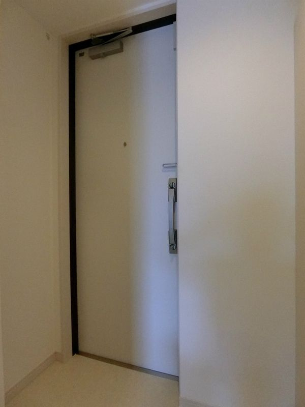 リブリ・エニシアの玄関