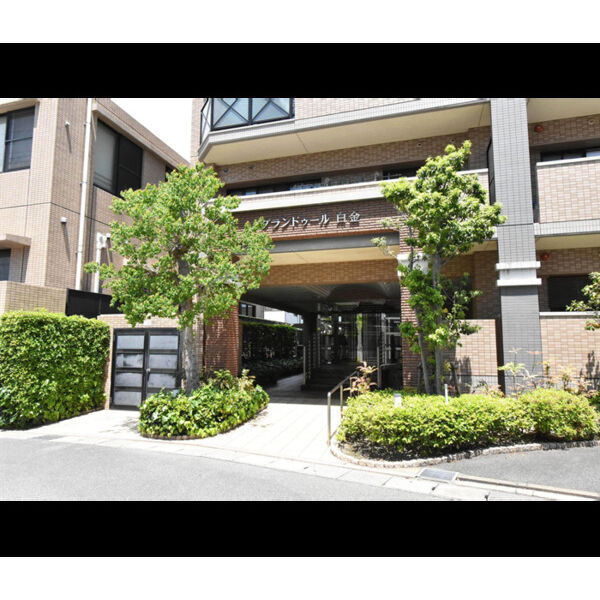 グランドゥール白金のエントランス