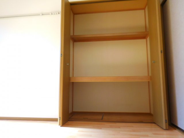高槻市大冠町２丁目のアパートの収納