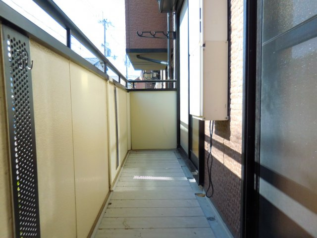 高槻市大冠町２丁目のアパートのバルコニー