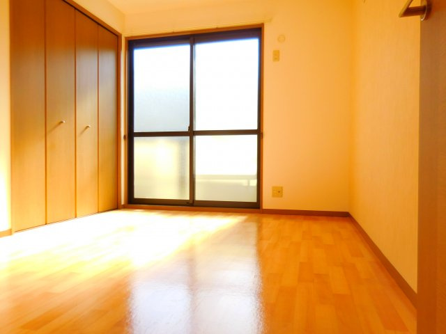 高槻市大冠町２丁目のアパートの居間・リビング
