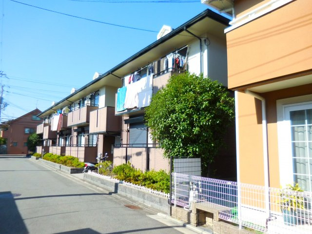 高槻市大冠町２丁目のアパートの外観