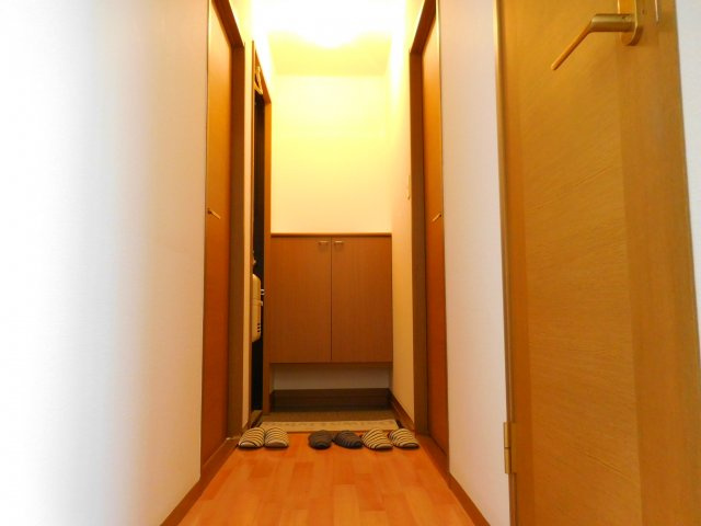 高槻市大冠町２丁目のアパートの玄関