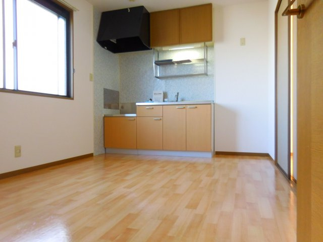 高槻市大冠町２丁目のアパートの居間・リビング