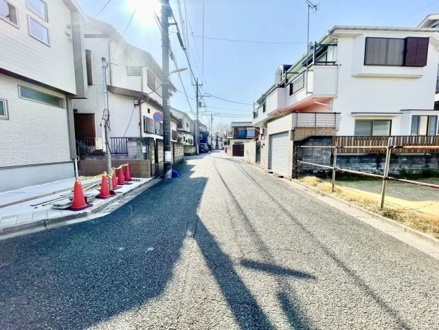 練馬区西大泉4丁目　人気の角地　太陽光×長期優良住宅の前面道路含む現地写真