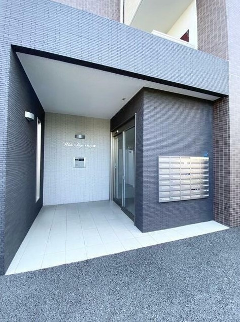 熊本市中央区出水１丁目の賃貸マンションのエントランス