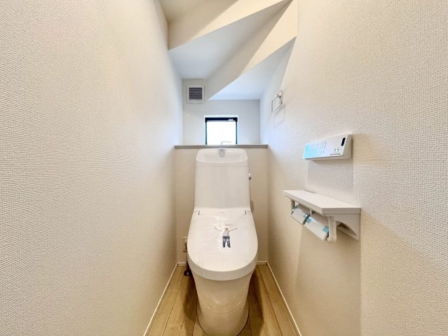 亀山市山下町 第1期 新築戸建【全3棟】のトイレ