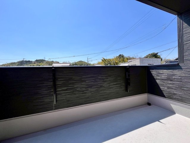 亀山市山下町 第1期 新築戸建【全3棟】のバルコニー
