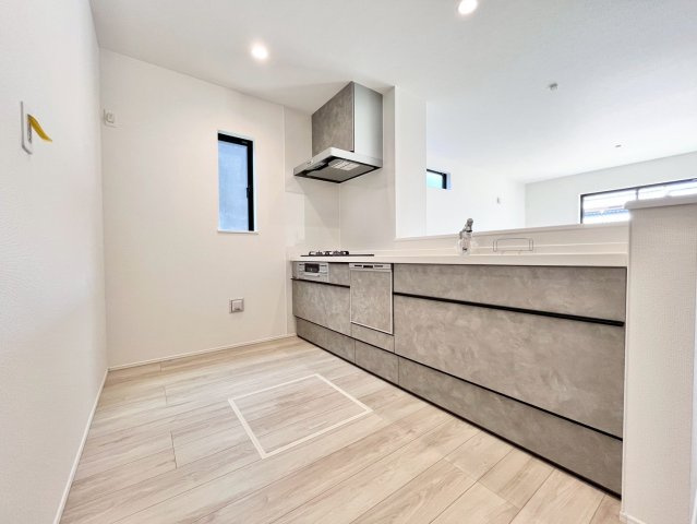 亀山市山下町 第1期 新築戸建【全3棟】のキッチン
