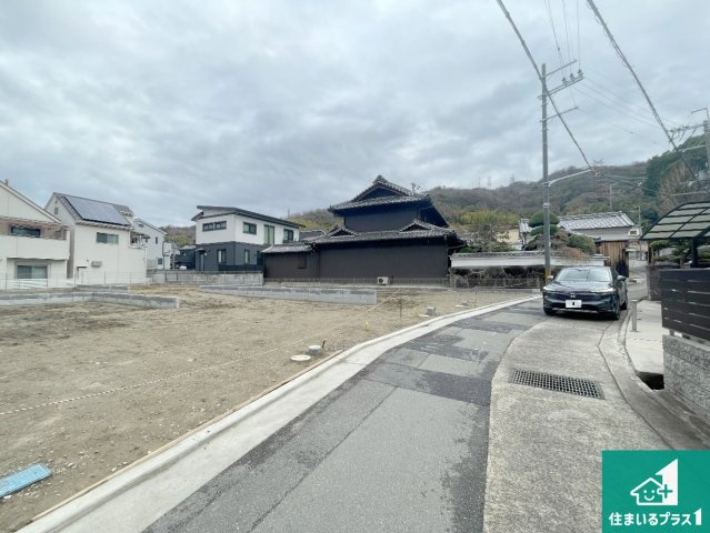 八尾市神宮寺　新築一戸建ての前面道路含む現地写真|周辺は落ち着いた街並みの住宅地！子育てがしやすい住環境です！まだ未完成ですが、現地でしかわからない事もございます。是非一度ご覧ください。