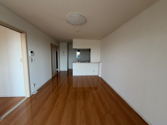 パルテBの居間・リビング|※入居中の為、同タイプ別のお部屋の写真となります。