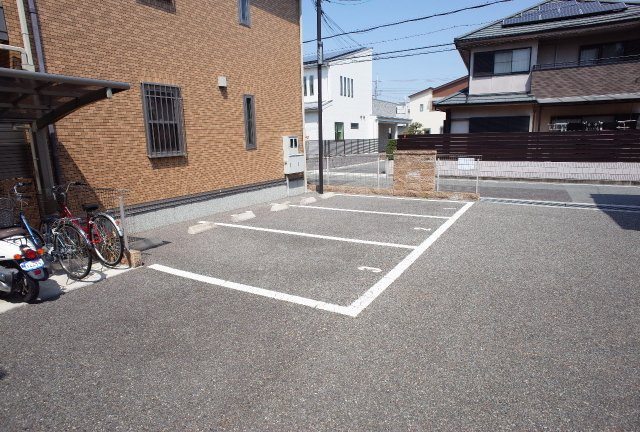 グランディールB棟の駐車場|グランディール