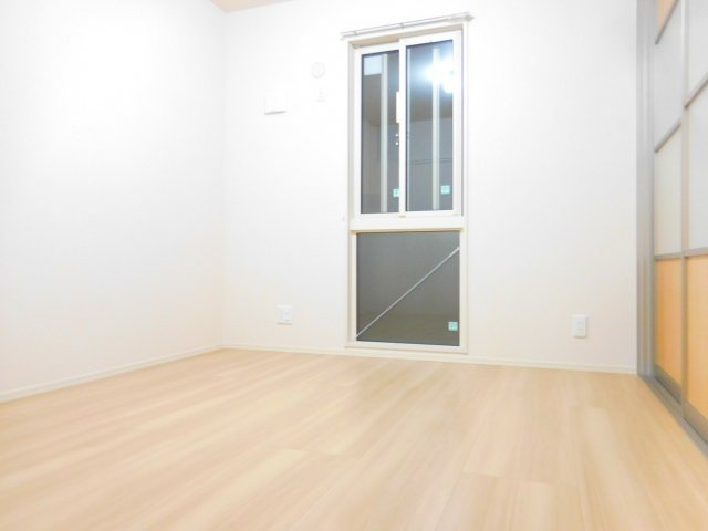 高槻市城西町のアパートの洋室