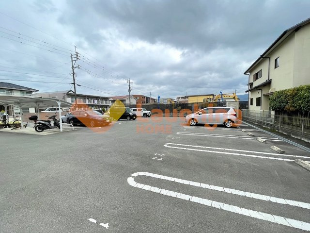 ユニヴァリィルミナスの駐車場|駐車場があります