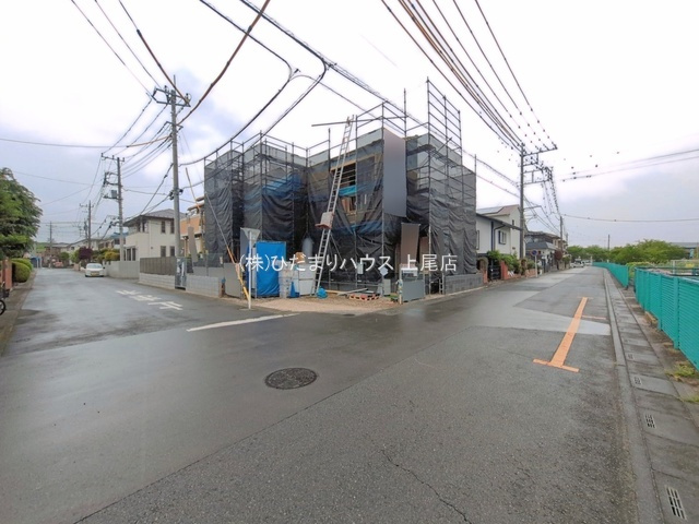 西区二ツ宮①　新築戸建　リーブルガーデン01の前面道路含む現地写真