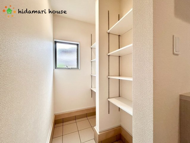 西区二ツ宮①　新築戸建　リーブルガーデン01の収納|広々可動棚付きトールタイプのシューズボックス
