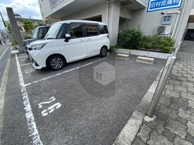パラツィーナ小阪の駐車場
