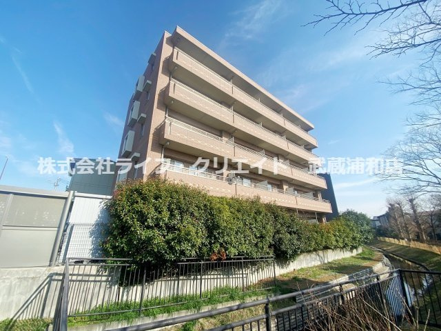 プラージュ南与野の外観