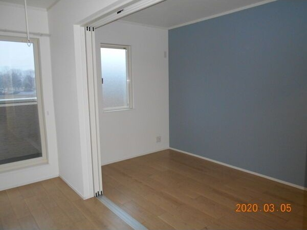 コスモス・ワンの洋室