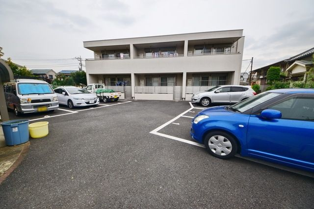 アクティスの駐車場