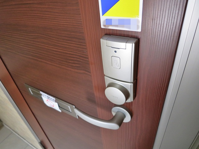 リルシアの玄関|非接触型ＩＣカード対応のドアロック！