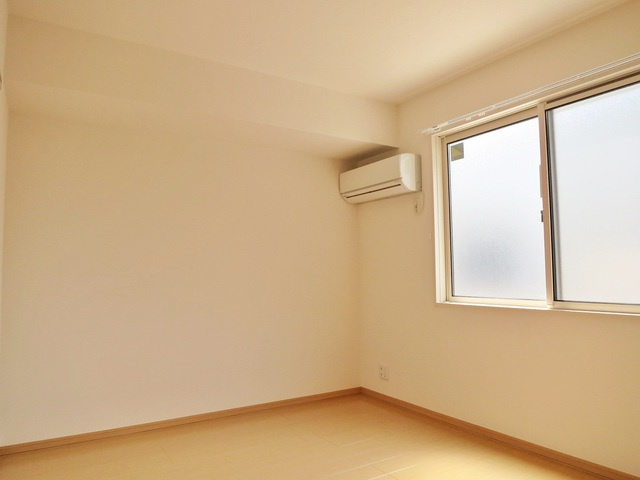 リルシアの洋室|綺麗なフローリングの洋室です♪