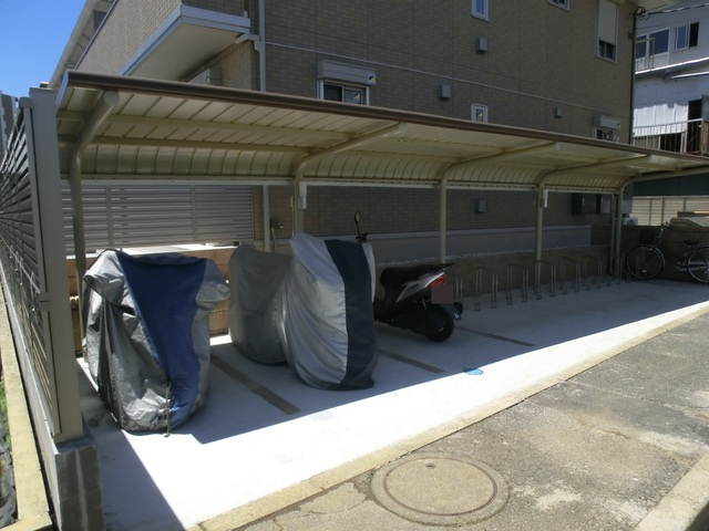 リルシアのその他共用部分|屋根付き駐輪場。