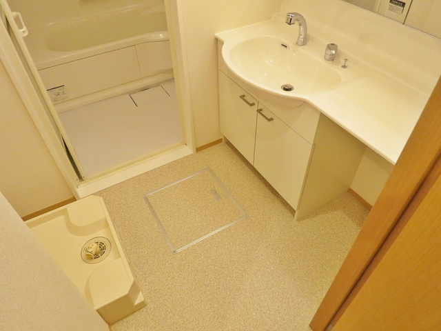 リルシアの洗面所|脱衣スペースに洗濯機置き場あります♪