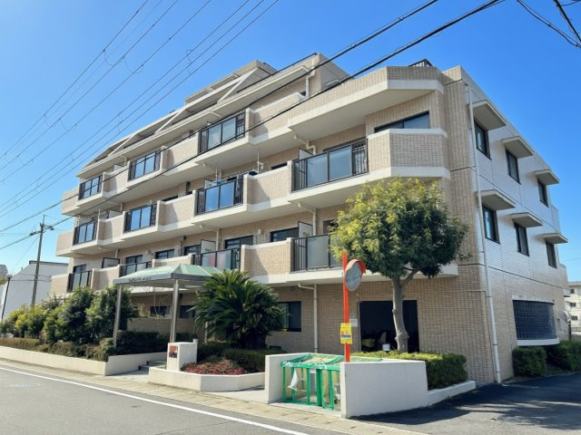 グラン・ドムール山科の外観