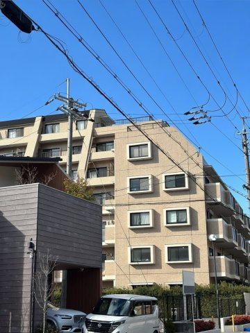 グラン・ドムール山科の外観