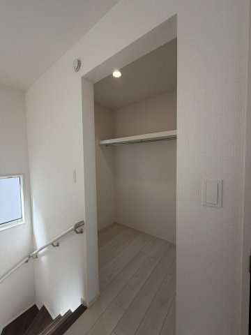 弥富市五明町築留の新築一戸建の収納|◇ウォークインクローゼット◇　　家族の洋服や季節の荷物など大容量収納できます♪