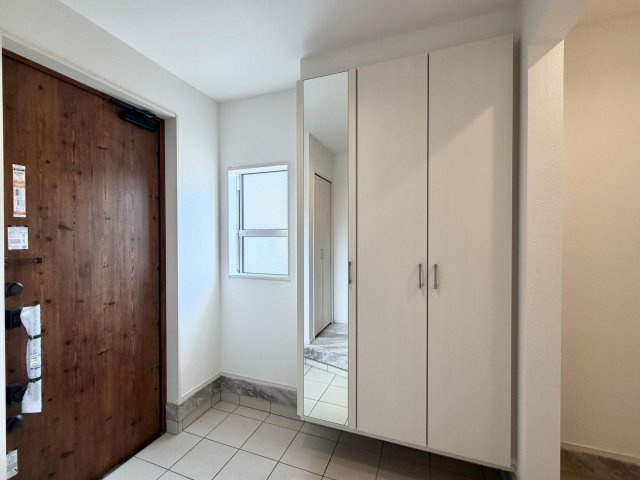 弥富市五明町築留の新築一戸建の玄関|◇玄関◇　　玄関がスッキリと片付く玄関収納！