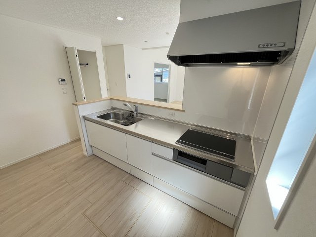 【キッチン】 | 福岡市南区野多目6丁目第5・平屋　1号棟（全1棟）【仲介手数料無料・0円】 | 現地写真。