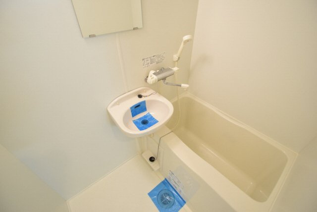 レジディア船橋Ⅳの浴室|浴室に洗面台付いてます